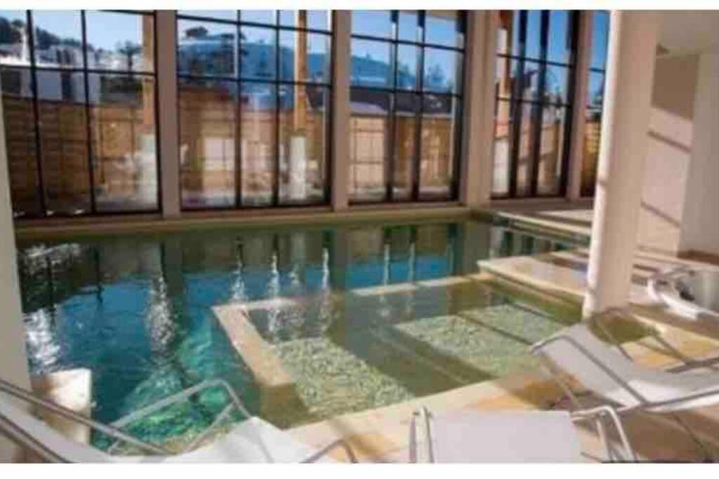 Superbe Appartement Avec Piscine Et Garage Péone Екстериор снимка